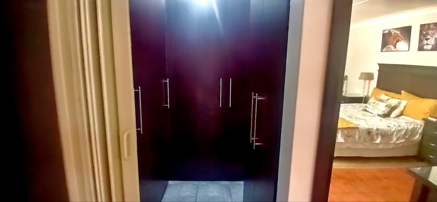 5 Bedroom Property for Sale in Langenhovenpark Free State